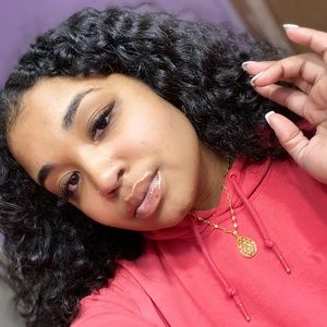 Meet your Posher, Amira